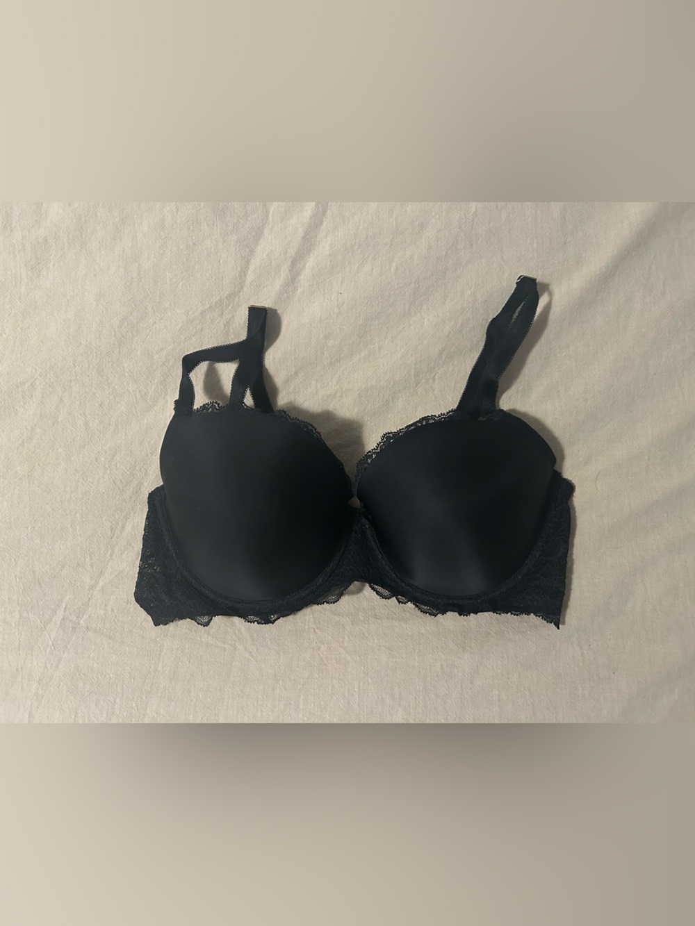 Victoria's Secret Dream Angels
Smooth & Lace Lightly Lined Demi Bra